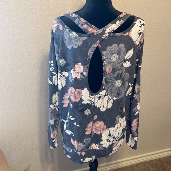 Old Navy Active Sweatshirt Open Back - Picture 3 of 7